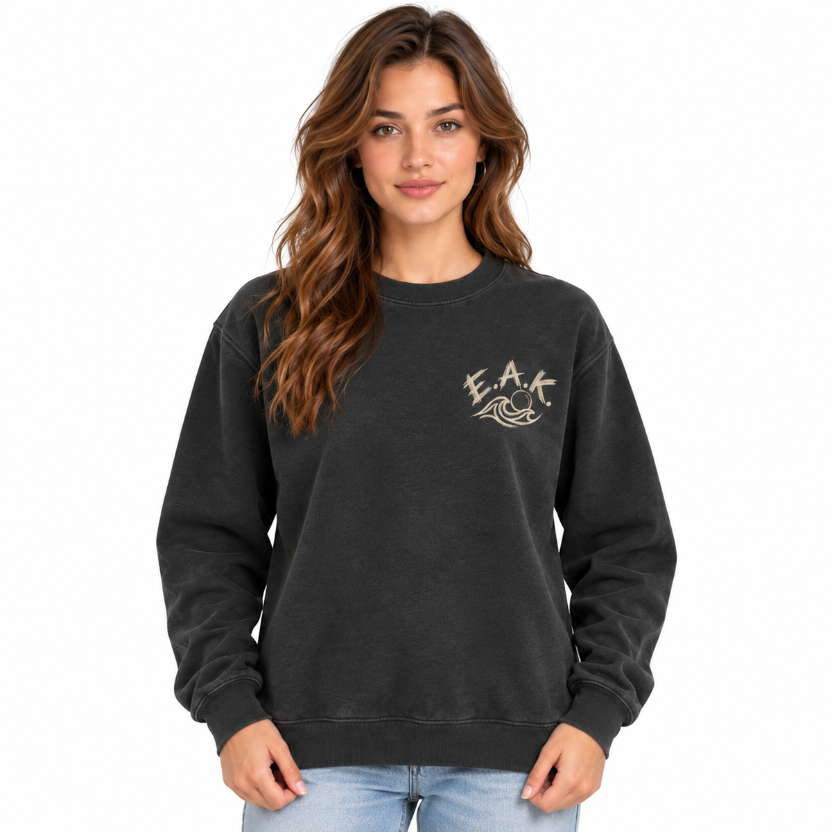 Classic crew neck sweatshirt featuring a comfortable fit and timeless design.